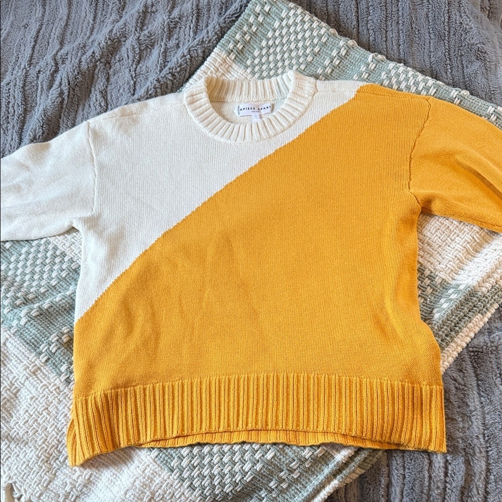 Colorblocked Crewneck Sweater - Yellow & Cream
